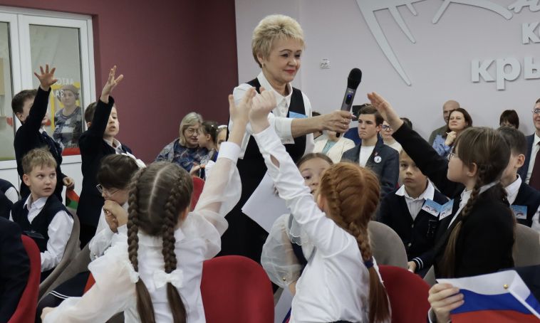 27 ноября в Центральной детской библиотеке им. Н. Г. Кондратковской состоялся телемост между городами-побратимами Магнитогорском (Россия) и Гомелем (Беларусь)