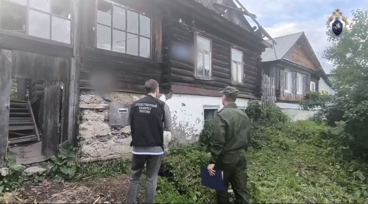 В Златоусте следователи СКР устанавливают обстоятельства гибели двух местных жителей в результате обрушения кровли жилого дома - Магсити74