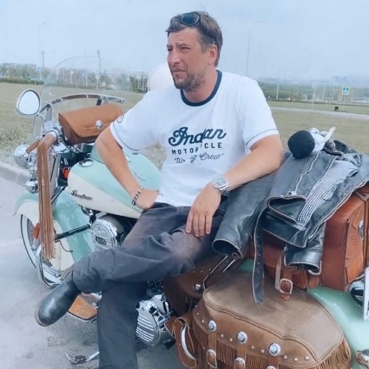 Александр Устюгов на мотоцикле