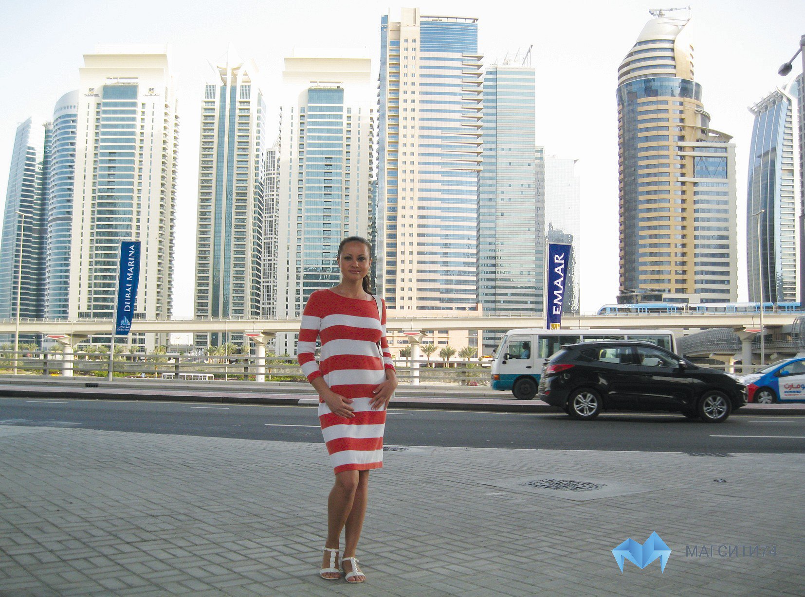 Дубай можно ли в шортах. Дубай люди на улицах. Одежда для Эмиратов для туристов. Дубай женщины. Дубай улицы для туристов.