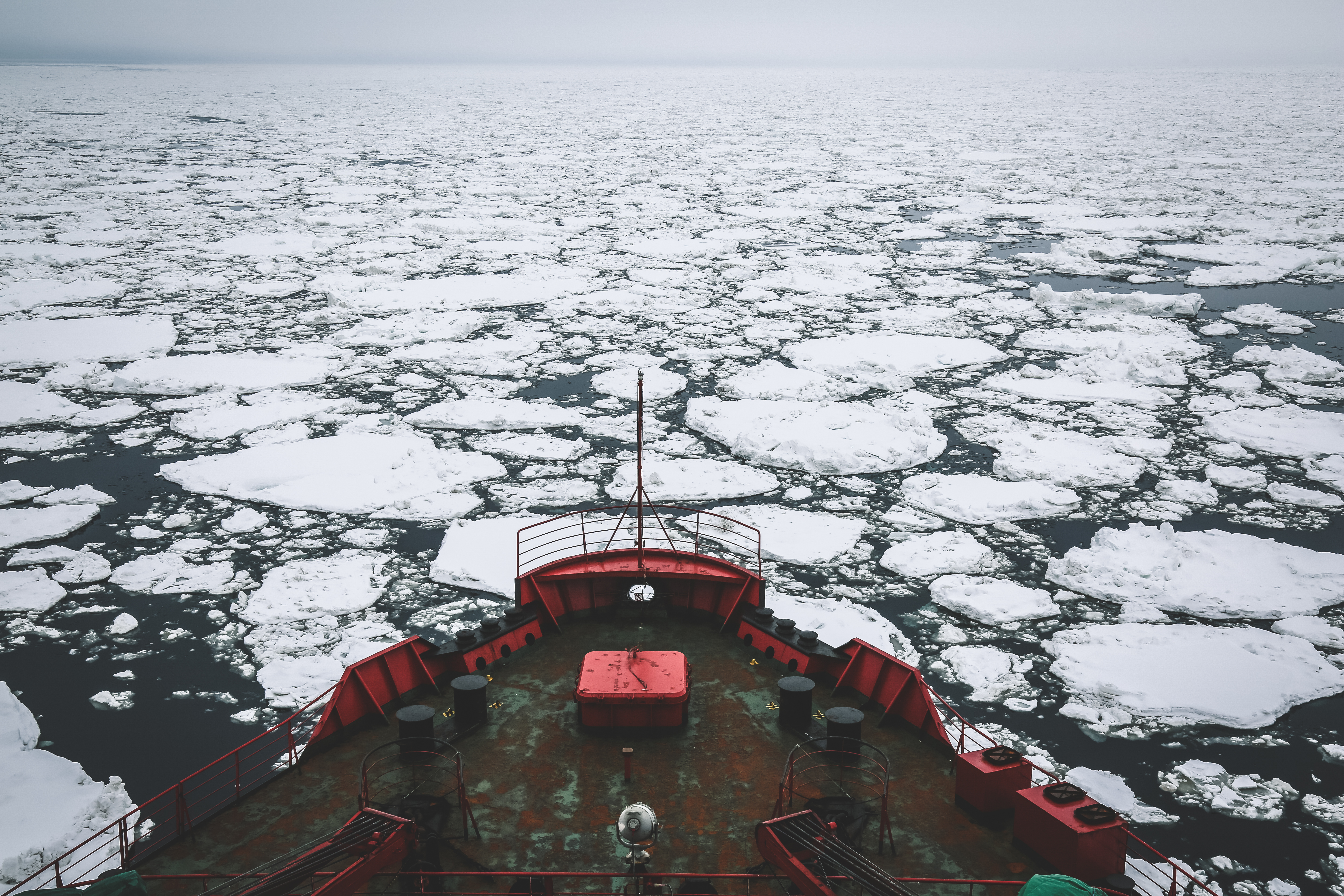 Экологические проблемы северного ледовитого океана. Разлив нефти в Северном Ледовитом океане. Разлив нефти в Арктике. Арктика загрязнение морей нефтью. Нефтяное загрязнение Арктики.