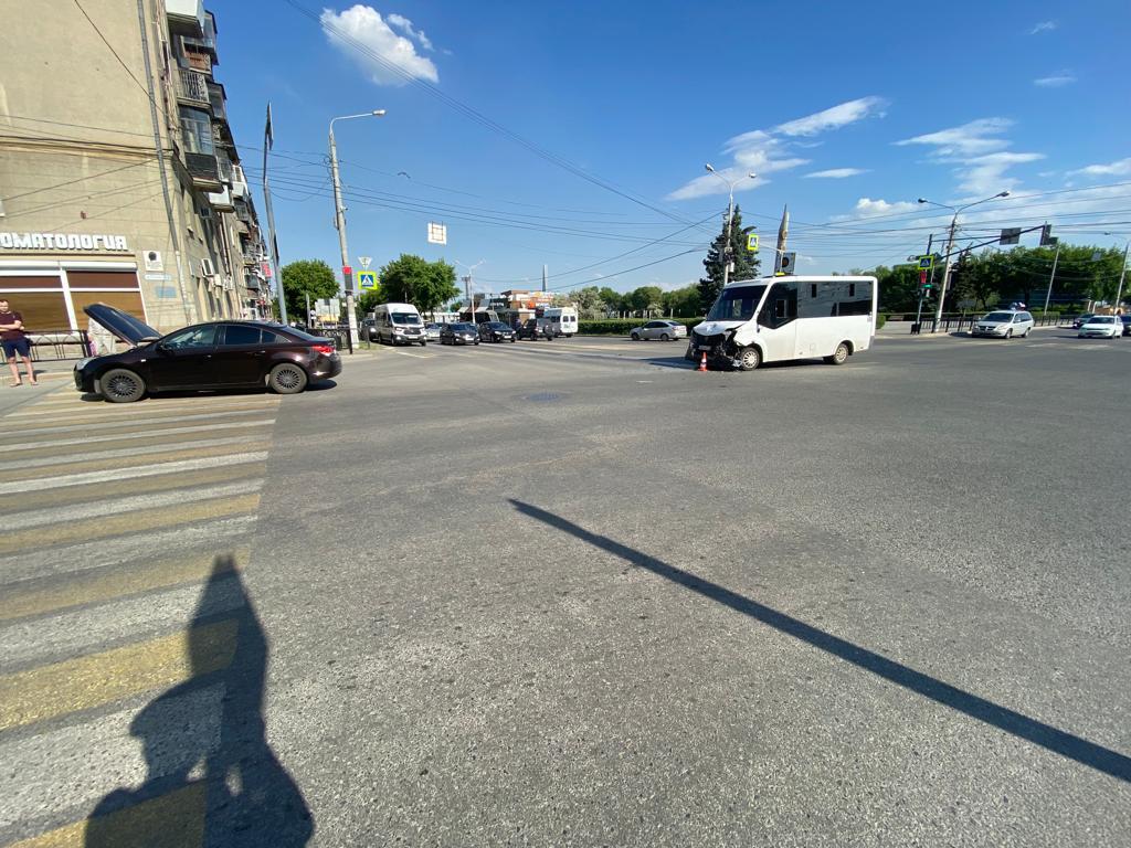 Водитель маршрутного такси совершил за месяц 260 поездок