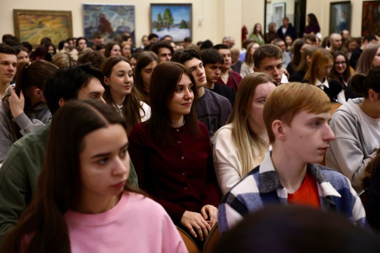 Глава города Сергей Бердников встретился со студентами и преподавателями