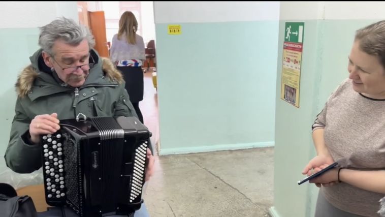 ММК и БФ «Металлург» преподнесли в дар Детской школе искусств «Камертон» музыкальные инструменты