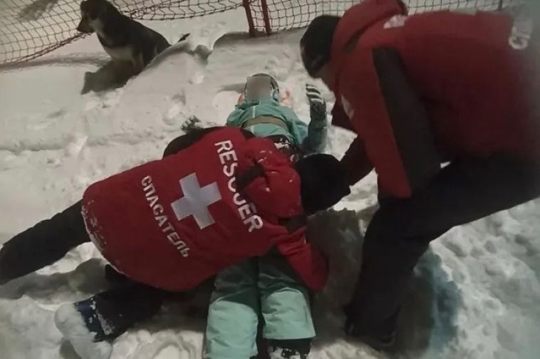 На горнолыжной трассе в Абзаково в столкновении двух лыжников серьёзно пострадала женщина