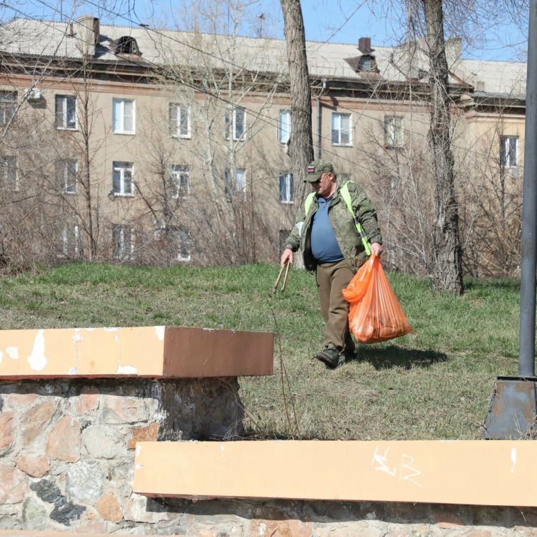 Магнитогорск поддерживает чистоту и порядок на улицах благодаря ежедневной слаженной работе коммунальных служб и современной уборочной техники