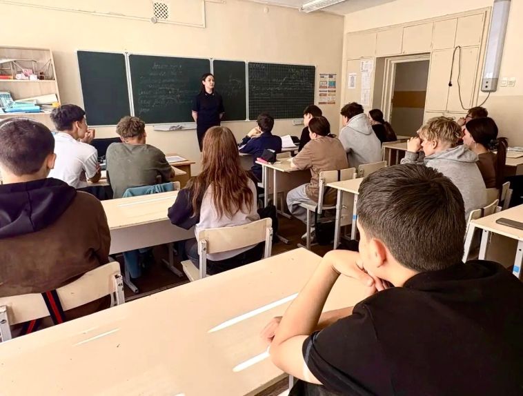 Магнитогорские полицейские провели профилактические беседы со школьниками в рамках акции %22За здоровый образ жизни%22