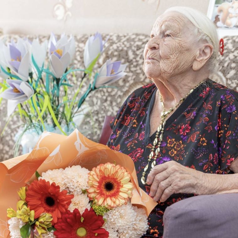 В Магнитогорске поздравили со 100-летием труженицу тыла