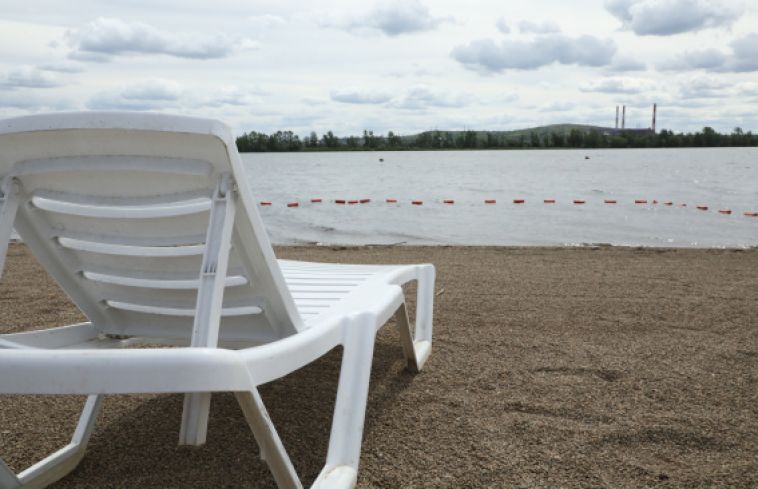 В тёплые дни особенно хочется выбраться к воде, искупаться в реке или озере, провести время на свежем воздухе