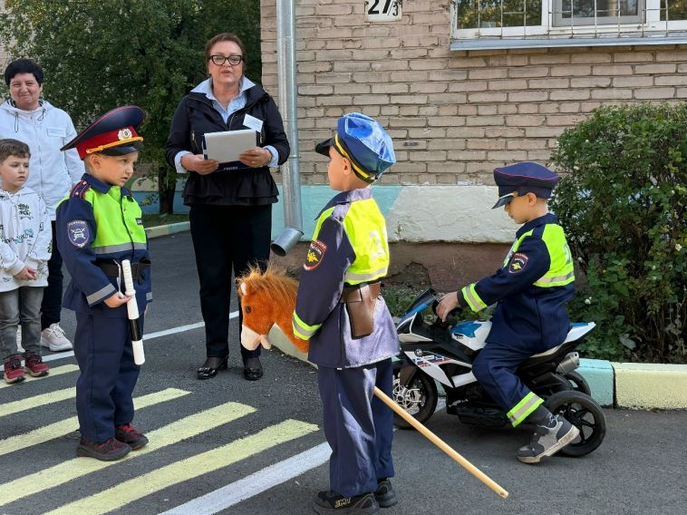 В Магнитогорске в рамках «Недели безопасности дорожного движения» прошёл городской конкурс среди дошкольных образовательных учреждений "Зелёный огонёк"