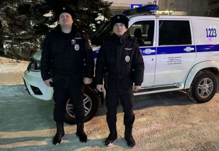 В Магнитогорске полицейские помогли автоледи с детьми