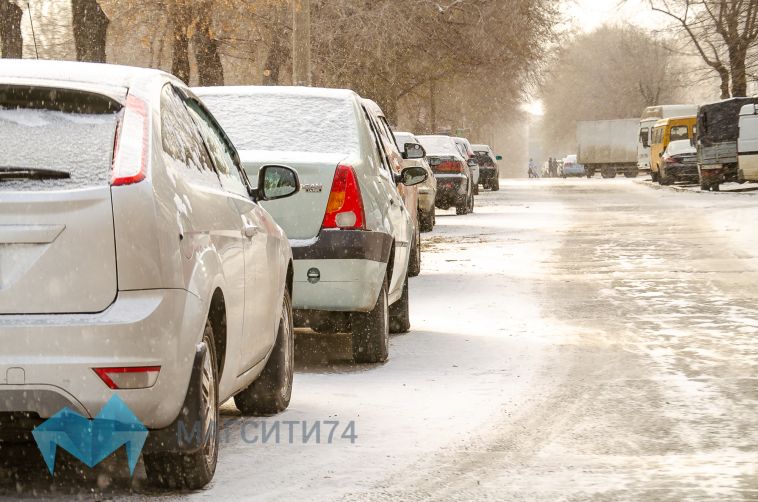 В Магнитогорске за парковку на газоне оштрафовали более 300 водителей