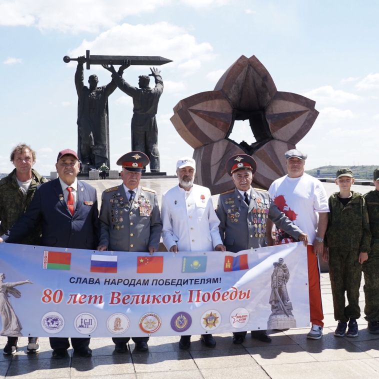 Ветераны Магнитогорской полиции, а также представители Общественного Совета при УМВД встретились с писателем Сергеем Ивановичем Полонским