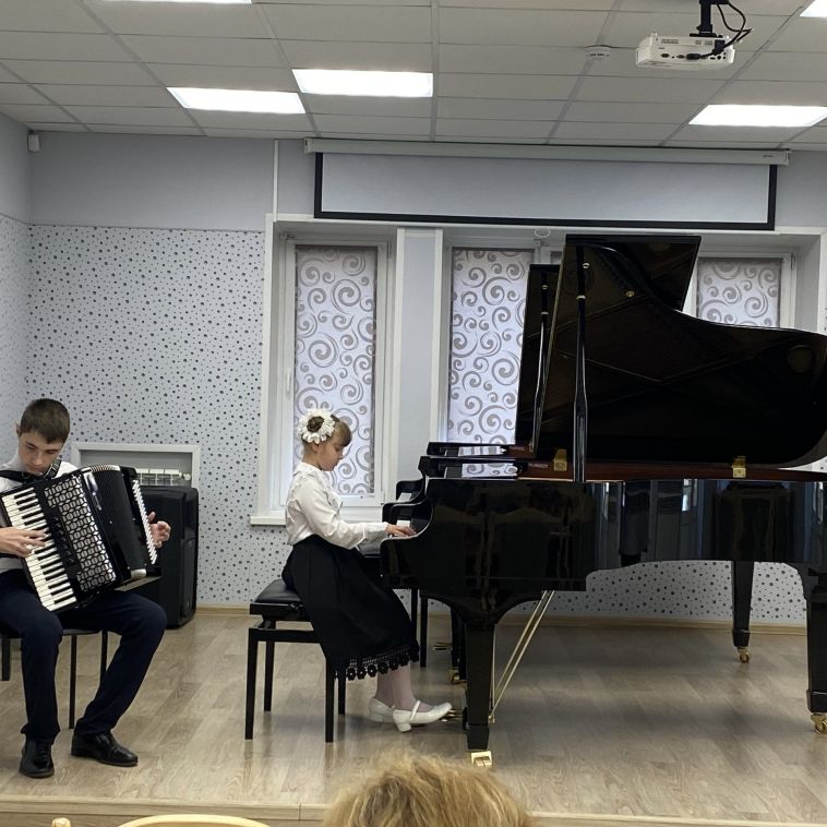 22 октября в Магнитогорске состоялся VII региональный конкурс ансамблевого исполнительства «Я + Я ...» им. заслуженного артиста России В. Галицкого