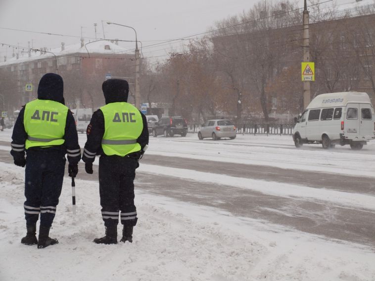 Сотрудники ГИБДД проводят акцию «Зимние каникулы» на дорогах Магнитогорска