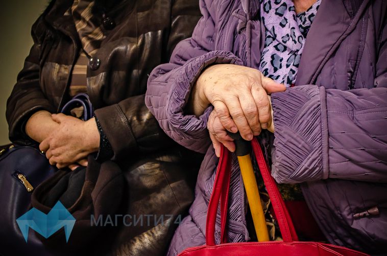 Магнитогорская пенсионерка уберегла деньги от мошенников благодаря разрядившемуся телефону